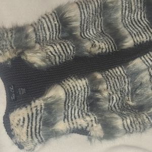 Tres Chic Faux Fur Knitted Vest! Stylish & Unique!